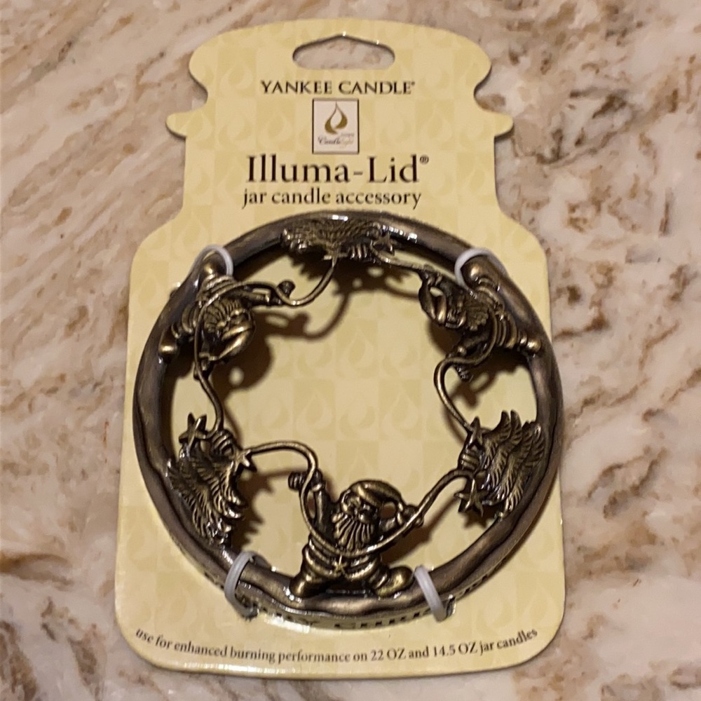 Yankee Candle Illuma Lid jar candle accessory. Merry Christmas written on side - Picture 2 of 13